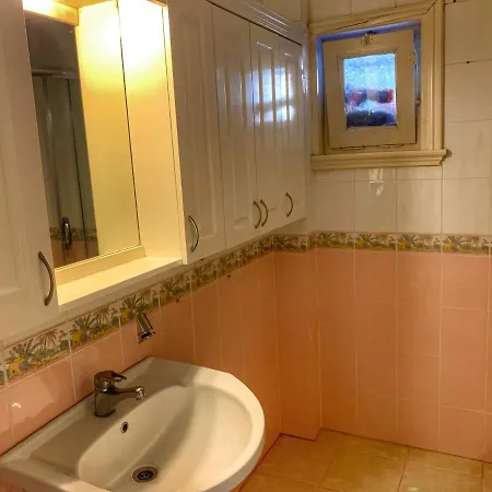 5 Star Private Detached House & Private Garden Gf 公寓 *