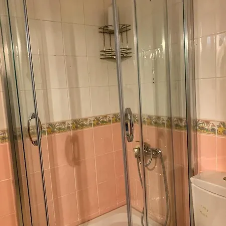 5 Star Private Detached House & Private Garden Gf 公寓 *